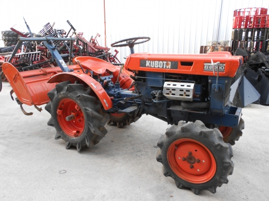 ขายถูกรถไถคูโบต้า รุ่น B6000 4WDเก่านอก คันนี้มาใหม่คันที่2คับขายถูกๆ