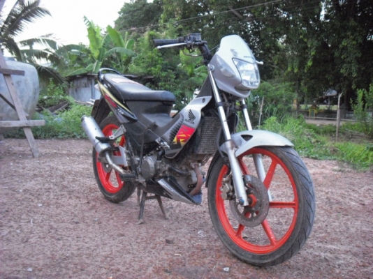 ขายHonda Sonic125 เครื่องดีรถเดิมพร้อมใช้มีเล่มพร้อมชุดโอนราคา10,900 บาท