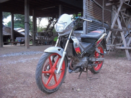 ขายHonda Sonic125 เครื่องดีรถเดิมพร้อมใช้มีเล่มพร้อมชุดโอนราคา10,900 บาท