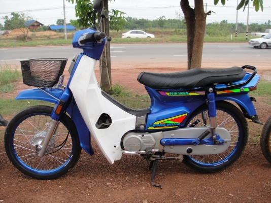 ขายฮอนด้าดรีม คุรุสภา สีฟ้า ลงล้อสีดำ  ( ทะเบียนพร้อมชุดโอน )