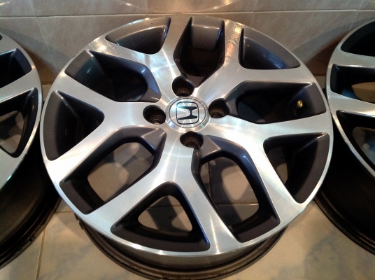 ขายล้อแม็กติดรถ Honda City ขอบ16  4รู100 (ลายเขากวาง) จำนวน 1 ชุด 4 วง เดิมๆ ไม่เคยทำสี ไม่มีแตก ไม่มีร้าว