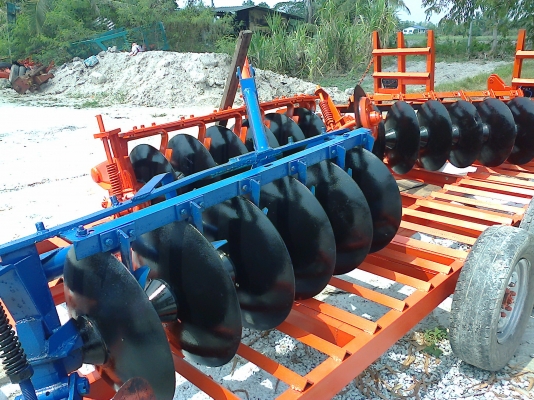 ขายรถไถเล็กรถใหญ่ ผานพรวน โลตารี่เล็กและใหญ่ ราคาสอบถามได้