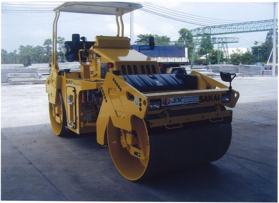 รถบดถนนสั่นสะเทือนล้อเหล็กคู่ SAKAI รุ่น SW652H-1K