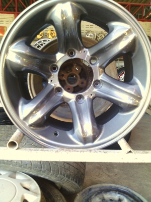 เล็บเหยี่ยว ขอบ15 6รู 9500 บาท 4ล้อ