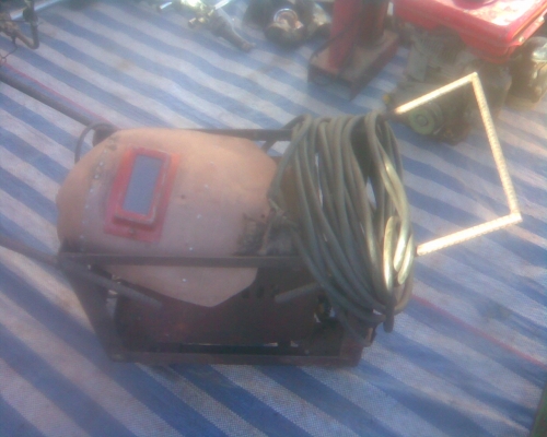 ตู้เชื่อม 150 แอมญี่ปุ่นสภาพสมบูรณ์พร้อมใช้ครับ สาย หัวเชื่อม  หน้ากาก  พร้อมรถเข็นสบายๆเลยครับตัวนี้   150  แอมญี่ปุ่นแท้ครับคุ้มครับราคานี้