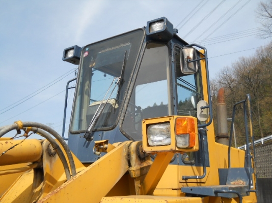 รถตักล้อยาง WA300-1-30997  ซีเรียลสูง  สภาพสวย  เดินทางจากญี่ปุ่น เข้า C.S. Motor แล้ว รถจอดอยู่ที่หลักสี่  โทร 081-373-0559