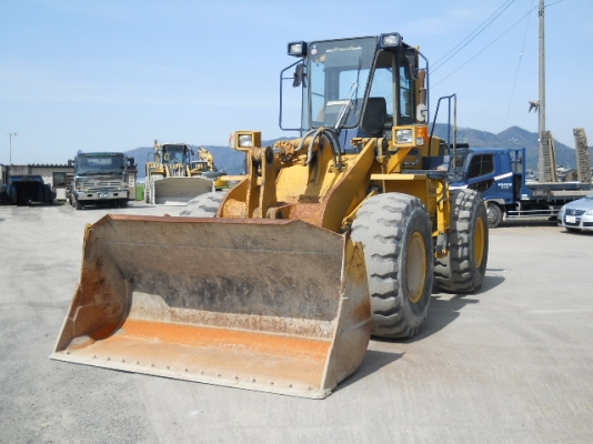 รถตักล้อยาง WA300-1-30997  ซีเรียลสูง  สภาพสวย  เดินทางจากญี่ปุ่น เข้า C.S. Motor แล้ว รถจอดอยู่ที่หลักสี่  โทร 081-373-0559