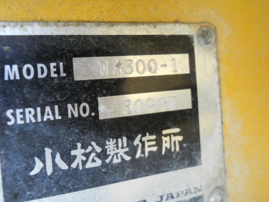 รถตักล้อยาง WA300-1-30997  ซีเรียลสูง  สภาพสวย  เดินทางจากญี่ปุ่น เข้า C.S. Motor แล้ว รถจอดอยู่ที่หลักสี่  โทร 081-373-0559