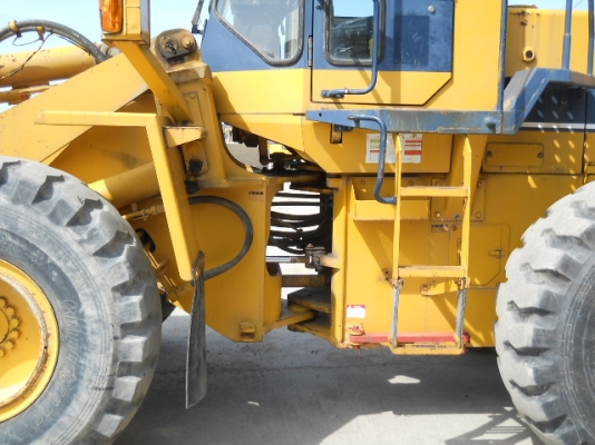 รถตักล้อยาง WA300-1-30997  ซีเรียลสูง  สภาพสวย  เดินทางจากญี่ปุ่น เข้า C.S. Motor แล้ว รถจอดอยู่ที่หลักสี่  โทร 081-373-0559