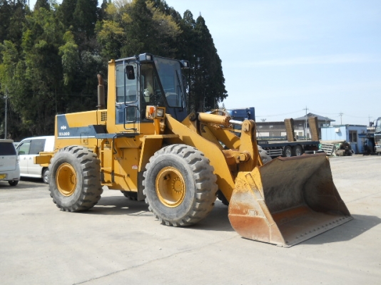 รถตักล้อยาง WA300-1-30997  ซีเรียลสูง  สภาพสวย  เดินทางจากญี่ปุ่น เข้า C.S. Motor แล้ว รถจอดอยู่ที่หลักสี่  โทร 081-373-0559