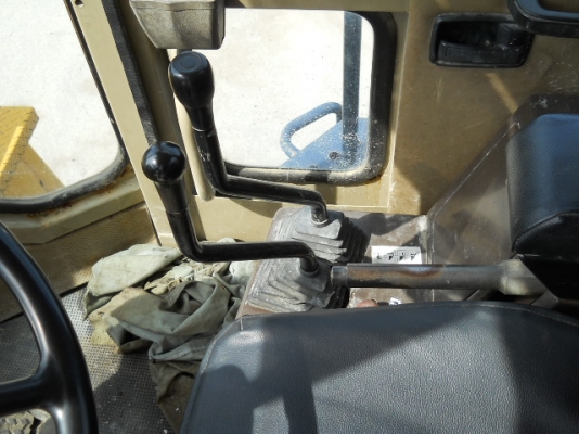 รถตักล้อยาง WA300-1-30997  ซีเรียลสูง  สภาพสวย  เดินทางจากญี่ปุ่น เข้า C.S. Motor แล้ว รถจอดอยู่ที่หลักสี่  โทร 081-373-0559