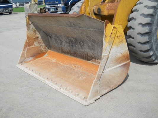 รถตักล้อยาง WA300-1-30997  ซีเรียลสูง  สภาพสวย  เดินทางจากญี่ปุ่น เข้า C.S. Motor แล้ว รถจอดอยู่ที่หลักสี่  โทร 081-373-0559