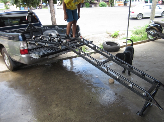 รางเลื่่อนขึ้นลงเจทสกีในกะบะรถปิคอัพ