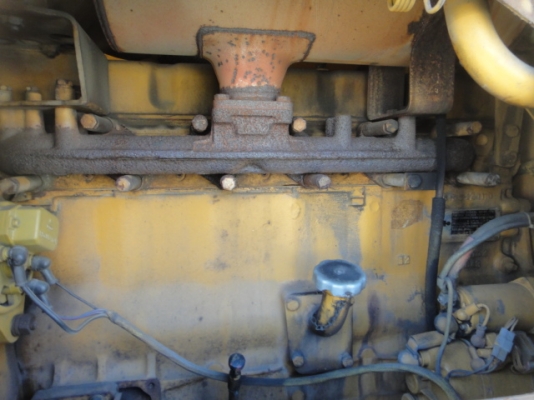 รถตักล้อยาง  515-2-12615  รุ่น 2 มีตู้เก๋ง สภาพเดิม ๆ จากญี่ปุ่น เพิ่งถึงไทย รถจอดอยู่ที่ C.S Motor หลักสี่ โทร 081-373-0559