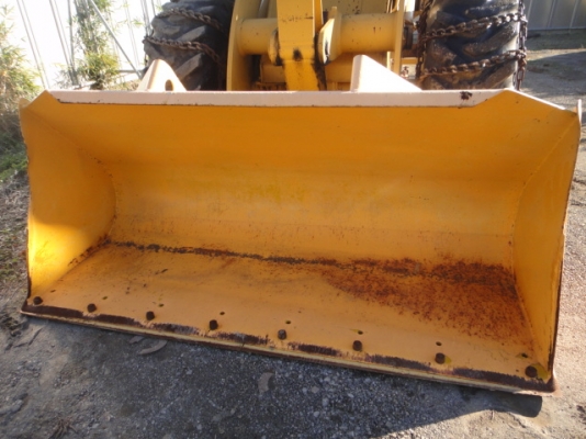 รถตักล้อยาง  515-2-12615  รุ่น 2 มีตู้เก๋ง สภาพเดิม ๆ จากญี่ปุ่น เพิ่งถึงไทย รถจอดอยู่ที่ C.S Motor หลักสี่ โทร 081-373-0559