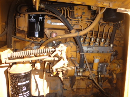 รถตักล้อยาง  515-2-12615  รุ่น 2 มีตู้เก๋ง สภาพเดิม ๆ จากญี่ปุ่น เพิ่งถึงไทย รถจอดอยู่ที่ C.S Motor หลักสี่ โทร 081-373-0559