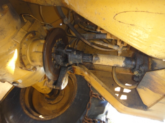 รถตักล้อยาง  515-2-12615  รุ่น 2 มีตู้เก๋ง สภาพเดิม ๆ จากญี่ปุ่น เพิ่งถึงไทย รถจอดอยู่ที่ C.S Motor หลักสี่ โทร 081-373-0559