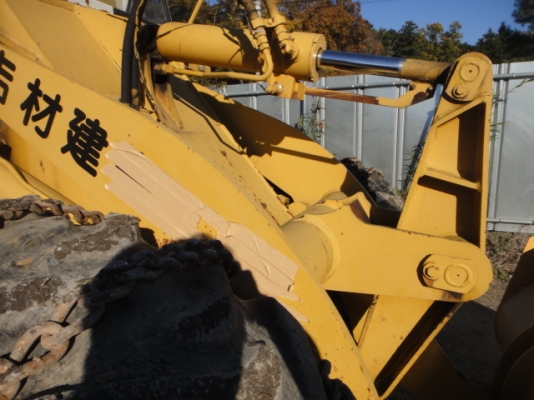 รถตักล้อยาง  515-2-12615  รุ่น 2 มีตู้เก๋ง สภาพเดิม ๆ จากญี่ปุ่น เพิ่งถึงไทย รถจอดอยู่ที่ C.S Motor หลักสี่ โทร 081-373-0559