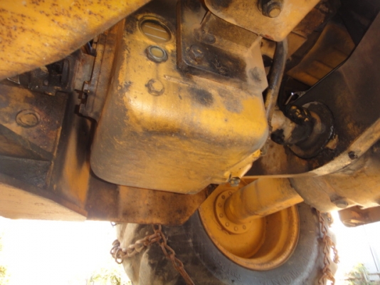 รถตักล้อยาง  515-2-12615  รุ่น 2 มีตู้เก๋ง สภาพเดิม ๆ จากญี่ปุ่น เพิ่งถึงไทย รถจอดอยู่ที่ C.S Motor หลักสี่ โทร 081-373-0559