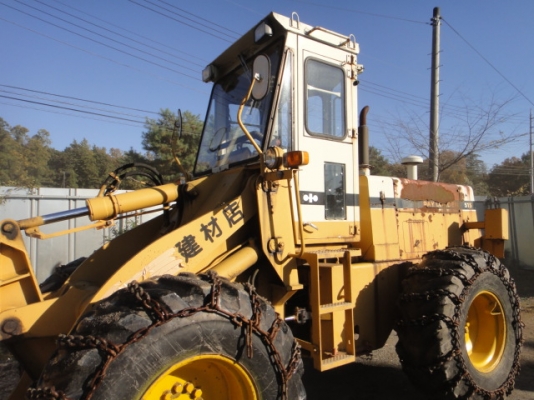 รถตักล้อยาง  515-2-12615  รุ่น 2 มีตู้เก๋ง สภาพเดิม ๆ จากญี่ปุ่น เพิ่งถึงไทย รถจอดอยู่ที่ C.S Motor หลักสี่ โทร 081-373-0559