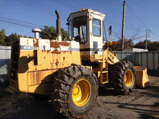 รถตักล้อยาง  515-2-12615  รุ่น 2 มีตู้เก๋ง สภาพเดิม ๆ จากญี่ปุ่น เพิ่งถึงไทย รถจอดอยู่ที่ C.S Motor หลักสี่ โทร 081-373-0559