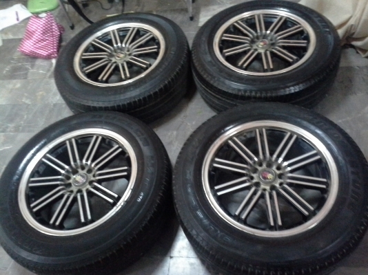 ขายเเม็กซ์ ขอบ17  พร้อมยางปี 08   225/65/ R17 ขาย7000บาทค้ะ