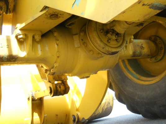 รถตักล้อยาง 515-2-12210 รุ่น 2 มีตู้เก๋ง  สภาพเดิมจากญี่ปุ่น เดินทางมาถึงไทยแล้ว โทร 081-373-0559