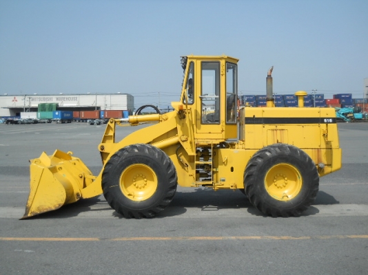 รถตักล้อยาง 515-2-12210 รุ่น 2 มีตู้เก๋ง  สภาพเดิมจากญี่ปุ่น เดินทางมาถึงไทยแล้ว โทร 081-373-0559