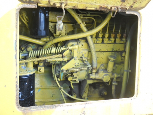 รถตักล้อยาง 515-2-12210 รุ่น 2 มีตู้เก๋ง  สภาพเดิมจากญี่ปุ่น เดินทางมาถึงไทยแล้ว โทร 081-373-0559