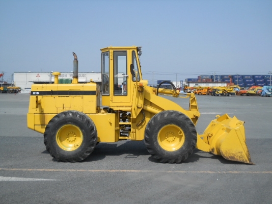 รถตักล้อยาง 515-2-12210 รุ่น 2 มีตู้เก๋ง  สภาพเดิมจากญี่ปุ่น เดินทางมาถึงไทยแล้ว โทร 081-373-0559