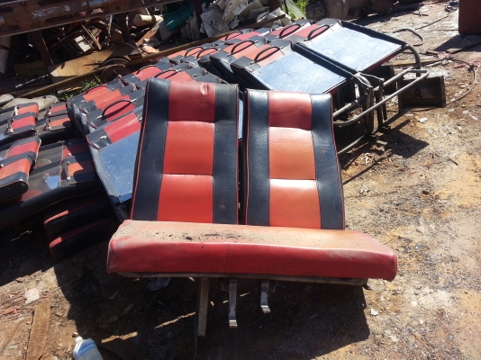 ขายเบาะรถเมย์ 2 ที่นั่ง กับ 3 ที่นั่ง ชุดละ 200 - 300 บาท มีจำนวนมาก