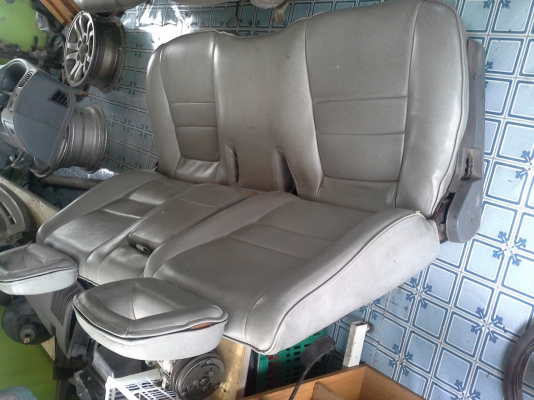 ขาย เบาะ NISSAN BIG-M ตอนเดียว สภาพ 99\% ขาย เบาะ NISSAN BIG-M ตอนเดียว สภาพ 99\%