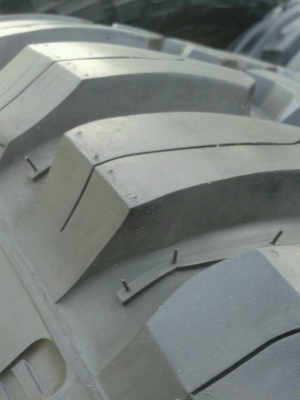 ขาย ยาง Mud33พร้อมล้อหยดน้ำJAPAN ขาย ยาง Mud33พร้อมล้อหยดน้ำJAPAN