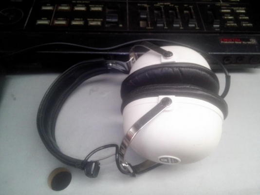 ขายมิกเซอร์panasonicกับทัชคอนโทรลไฟและตู้แอมป์กีต้า+หูฟังpioneer