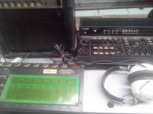 ขายมิกเซอร์panasonicกับทัชคอนโทรลไฟและตู้แอมป์กีต้า+หูฟังpioneer