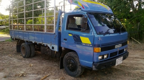 ยี่ห้อ - รุ่น ขายISUZU NPR 110แรง เครื่องดี แชสซีสวย เอกสารพร้อมโอน สใจติดต่อ ชัยยา สตึกโทร 081 - 99