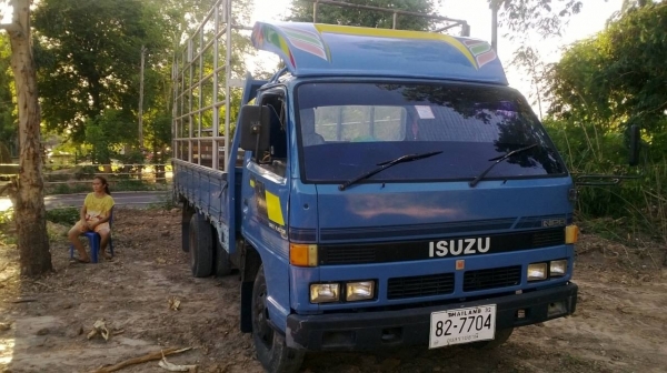 ยี่ห้อ - รุ่น ขายISUZU NPR 110แรง เครื่องดี แชสซีสวย เอกสารพร้อมโอน สใจติดต่อ ชัยยา สตึกโทร 081 - 99