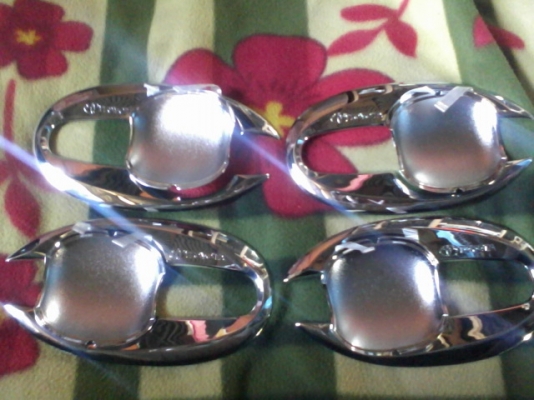 ขายชุดโครเมี่ยมคลอบมือเปิดประตู รถโตโยต้าวีโก้ ใส่ใด้ทั้ง รถแค็บ และ รถ4ประตู มี2คู่ คู่ล่ะ500 ไม่รวมส่งคับ