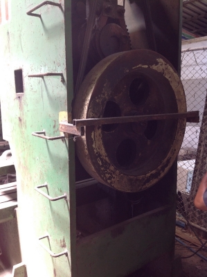 เครื่องปั้ม แรงอัด 200T