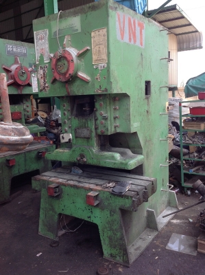 เครื่องปั้ม แรงอัด 200T