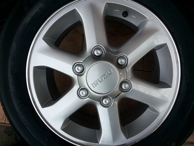 ขายล้อแม็กISUZU GOLD series 16 นิ้ว 6 ก้าน พร้อมยาง 1 ชุด