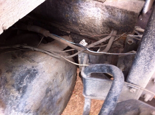 ขายรถบรรทุกหกล้อ HINO KM779 เครื่อง 117 แรง พื้นเรียบ แชสซีมีบวมช่วงคอ