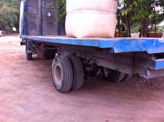 ขายรถบรรทุกหกล้อ HINO KM779 เครื่อง 117 แรง พื้นเรียบ แชสซีมีบวมช่วงคอ