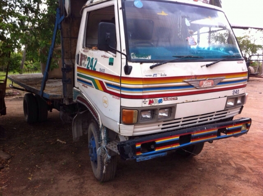 ขายรถบรรทุกหกล้อ HINO KM779 เครื่อง 117 แรง พื้นเรียบ แชสซีมีบวมช่วงคอ