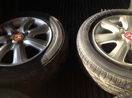 ขายล้อแม็กเดิม Honda พร้อมยางขอบ 15 ขายล้อแม็กเดิม Honda พร้อมยางขอบ 15