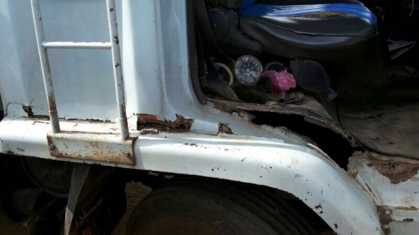 รถอีซูซุ 6 ล้อ  รั้ว ( ไม่ดั้ม )   FRR12FA  175 แรงม้า.  สนใจติดต่อ 081 - 6079515