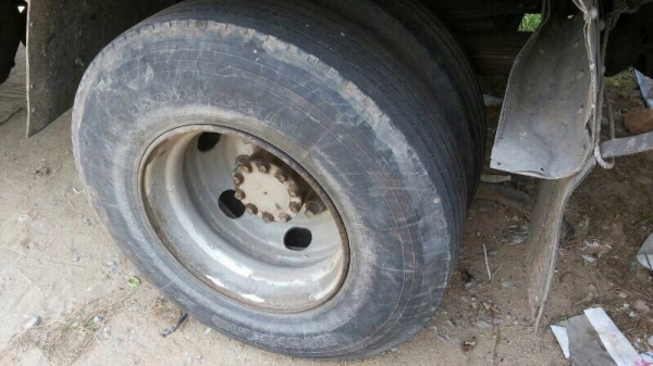 รถอีซูซุ 6 ล้อ  รั้ว ( ไม่ดั้ม )   FRR12FA  175 แรงม้า.  สนใจติดต่อ 081 - 6079515