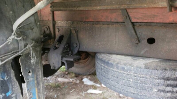 รถอีซูซุ 6 ล้อ  รั้ว ( ไม่ดั้ม )   FRR12FA  175 แรงม้า.  สนใจติดต่อ 081 - 6079515