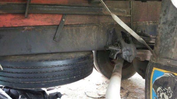 รถอีซูซุ 6 ล้อ  รั้ว ( ไม่ดั้ม )   FRR12FA  175 แรงม้า.  สนใจติดต่อ 081 - 6079515