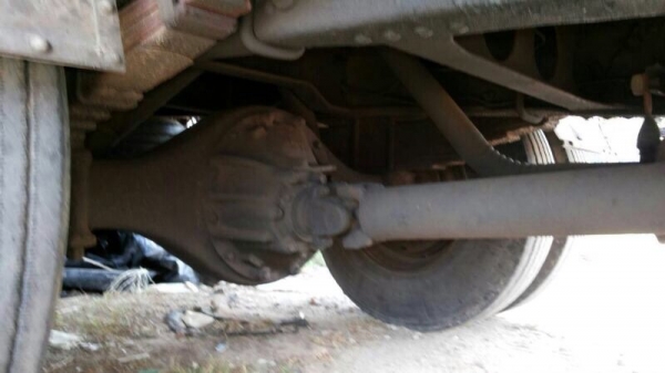 รถอีซูซุ 6 ล้อ  รั้ว ( ไม่ดั้ม )   FRR12FA  175 แรงม้า.  สนใจติดต่อ 081 - 6079515